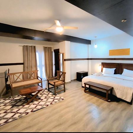 Boutique Hotel Pavillon Abidjan Esterno foto
