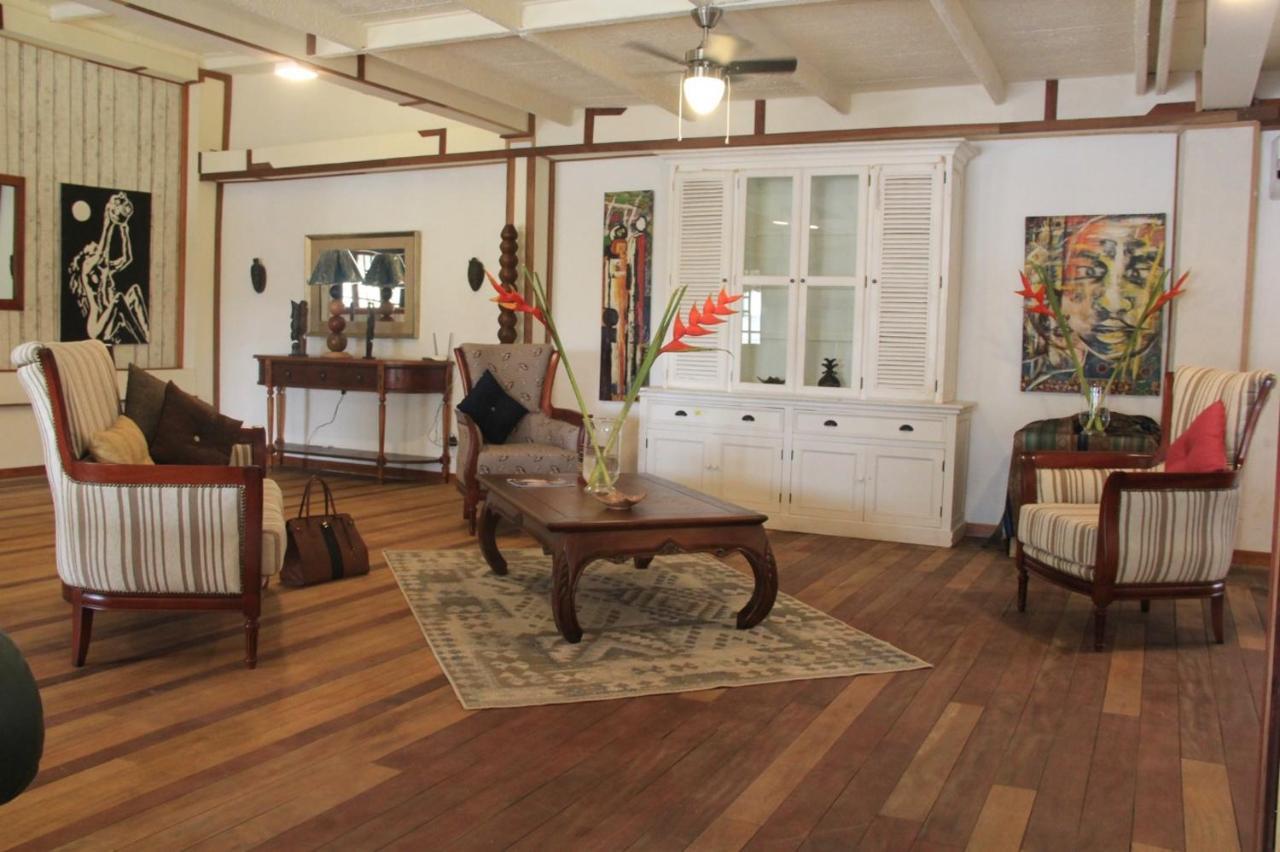 Boutique Hotel Pavillon Abidjan Esterno foto