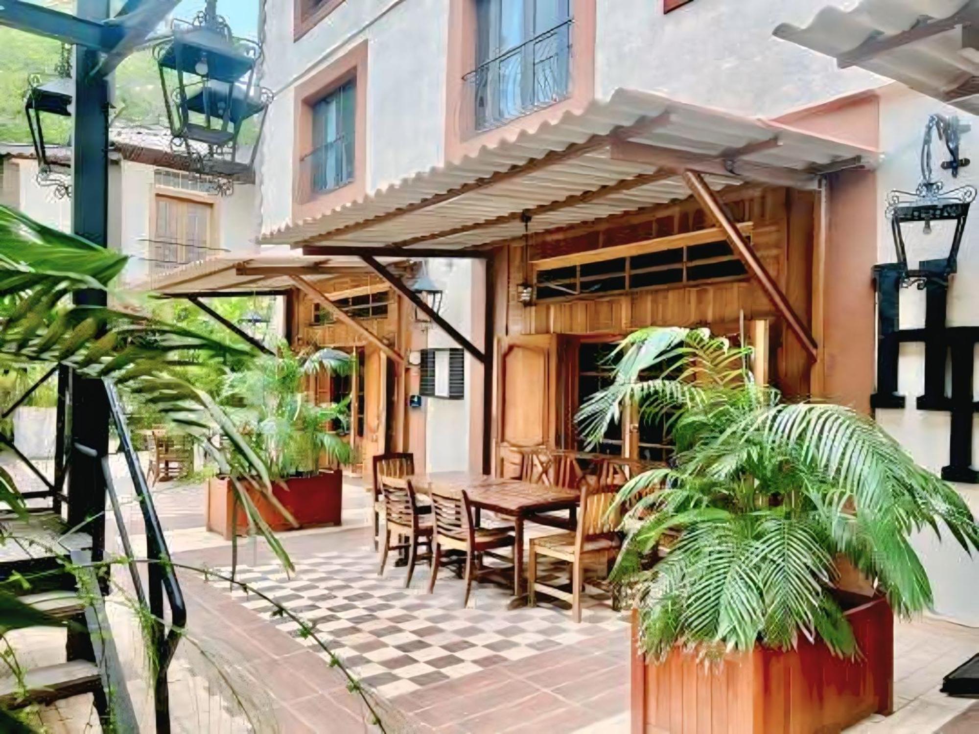 Boutique Hotel Pavillon Abidjan Esterno foto
