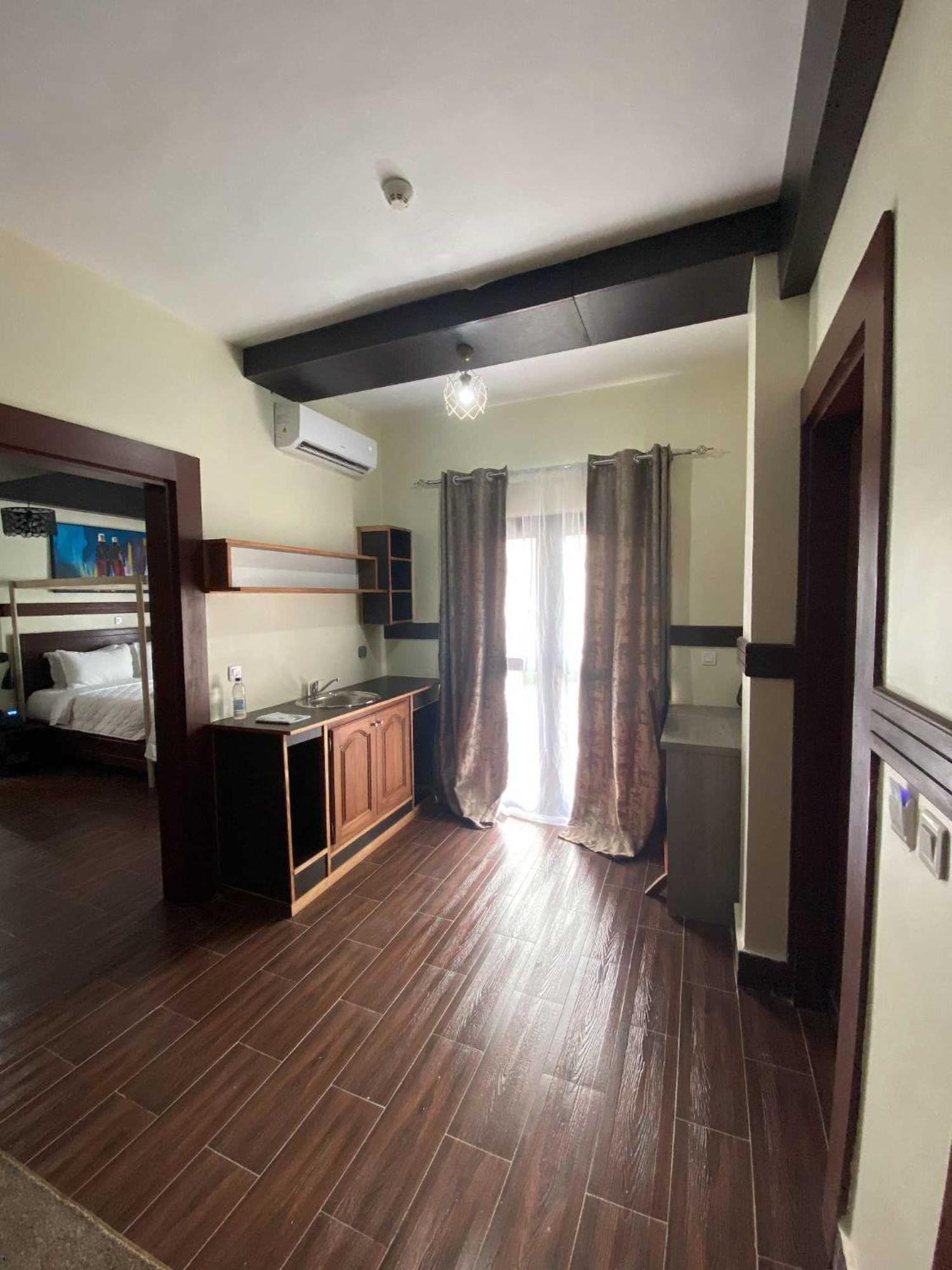 Boutique Hotel Pavillon Abidjan Esterno foto