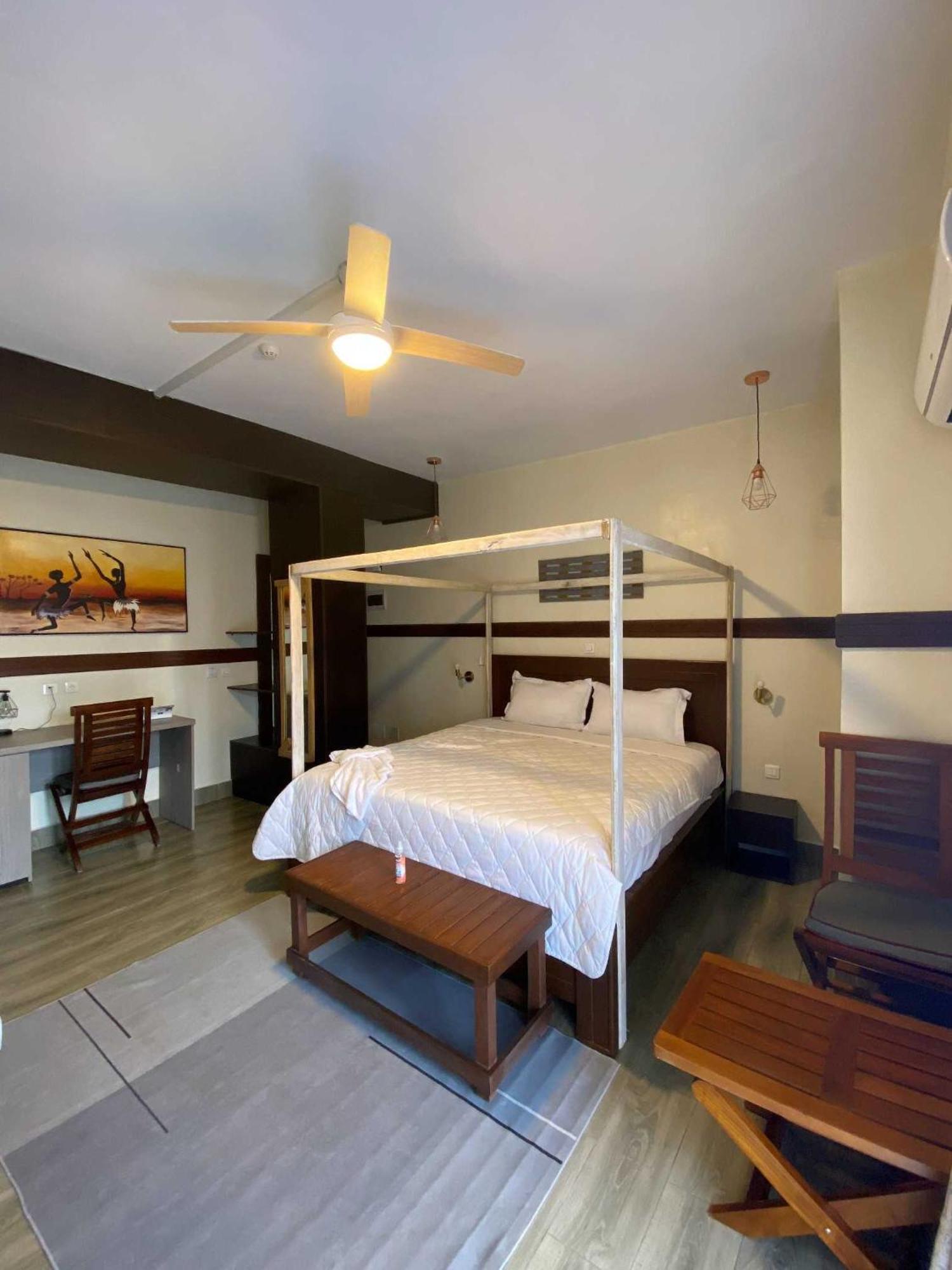 Boutique Hotel Pavillon Abidjan Esterno foto