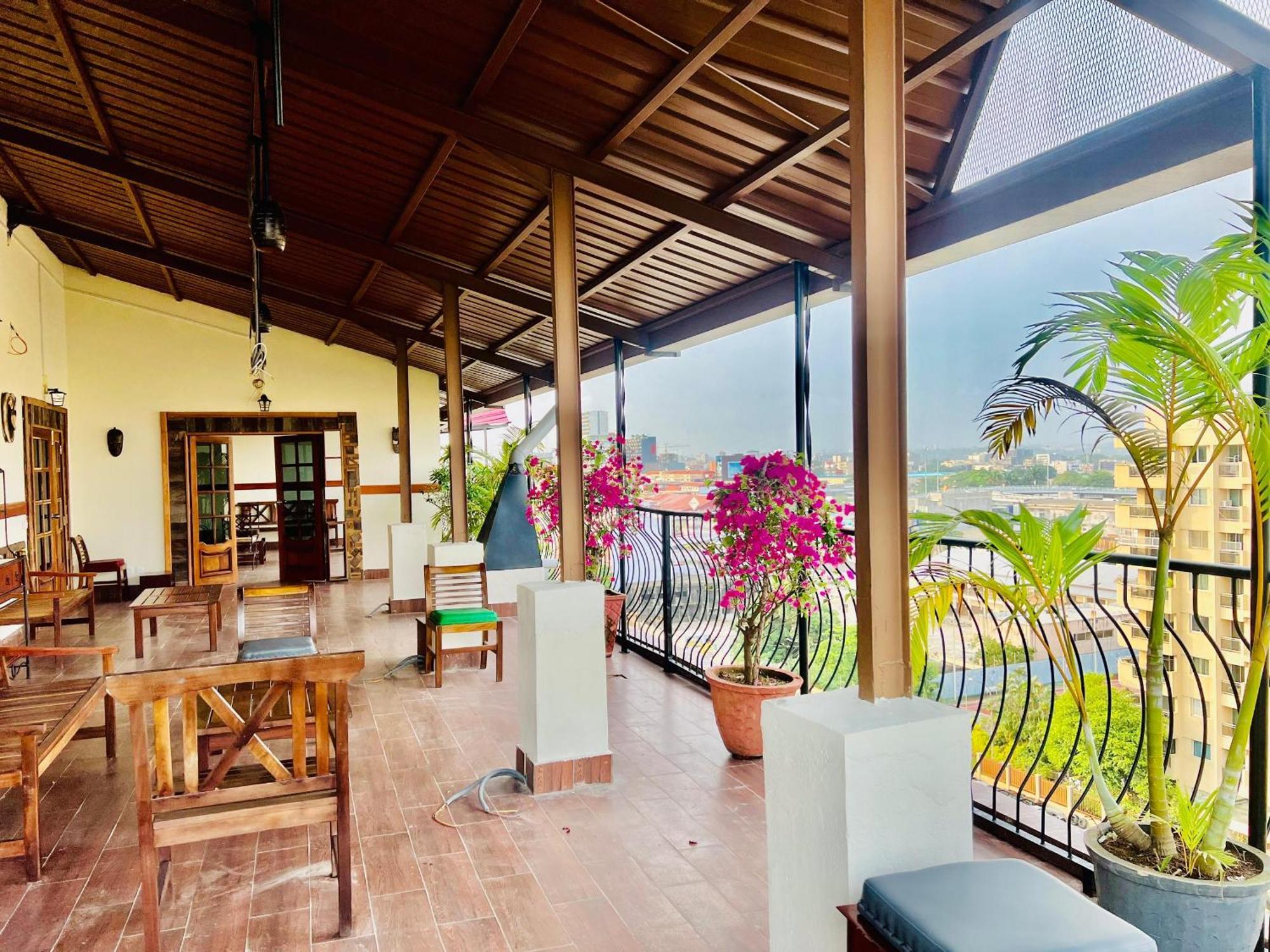 Boutique Hotel Pavillon Abidjan Esterno foto