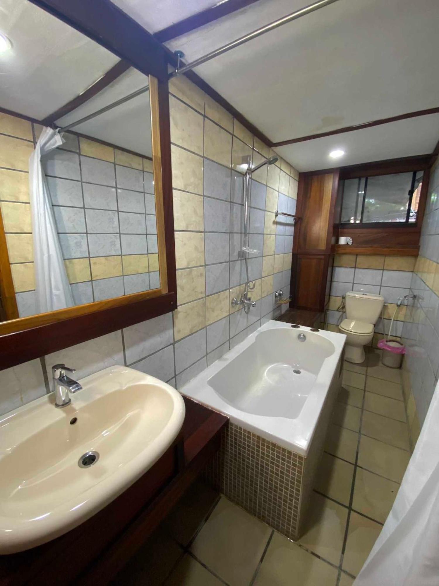 Boutique Hotel Pavillon Abidjan Esterno foto